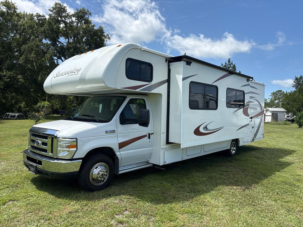 Used 2014 Ford E-450 and Econoline 450 Super Duty w/ Motorhome Prep Package RWD image 7