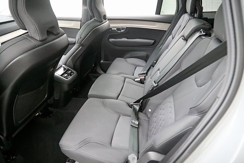 New 2026 Volvo XC90 B6 Plus w/ Protection Package Premier image 21