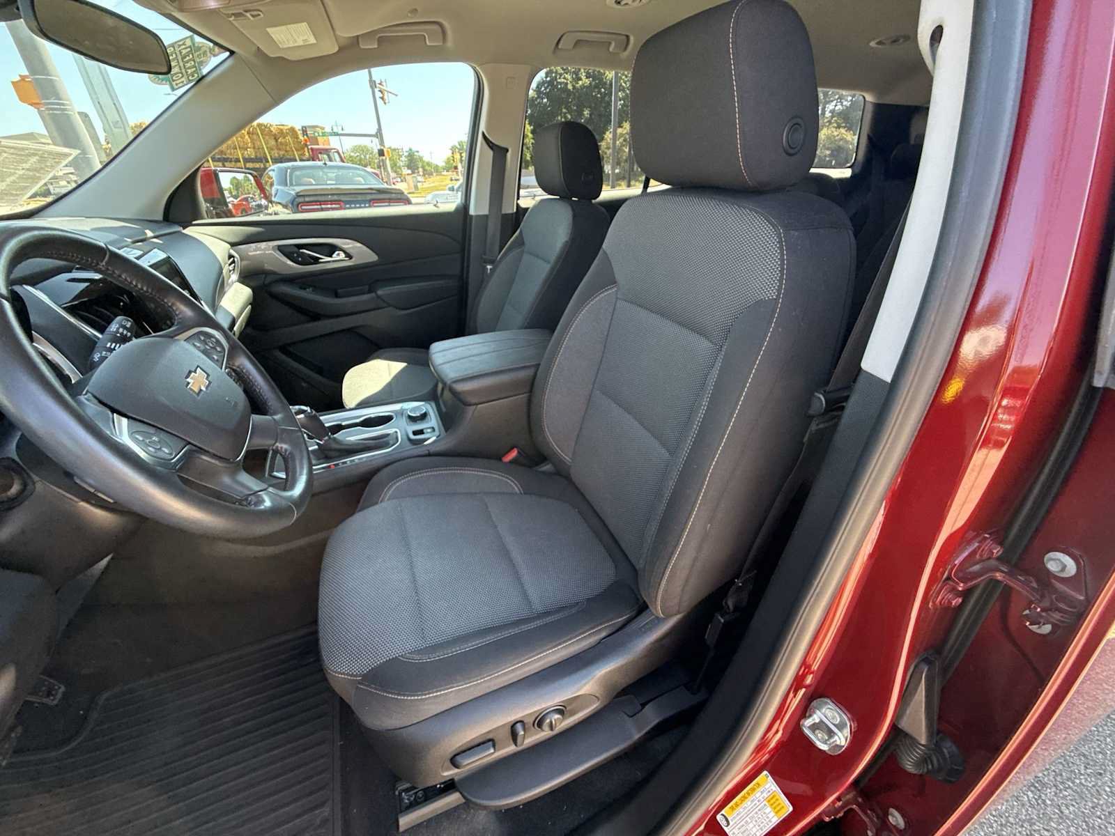 Certified 2018 Chevrolet Traverse LT FWD image 18