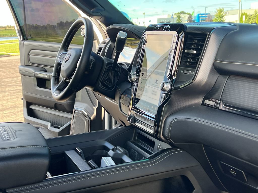 Used 2024 RAM 2500 Limited image 32