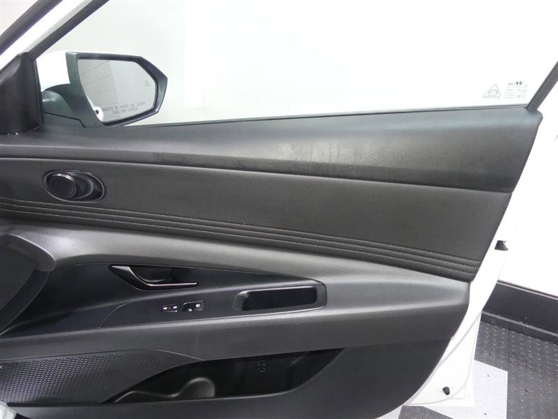 Used 2024 Hyundai Elantra Limited image 18