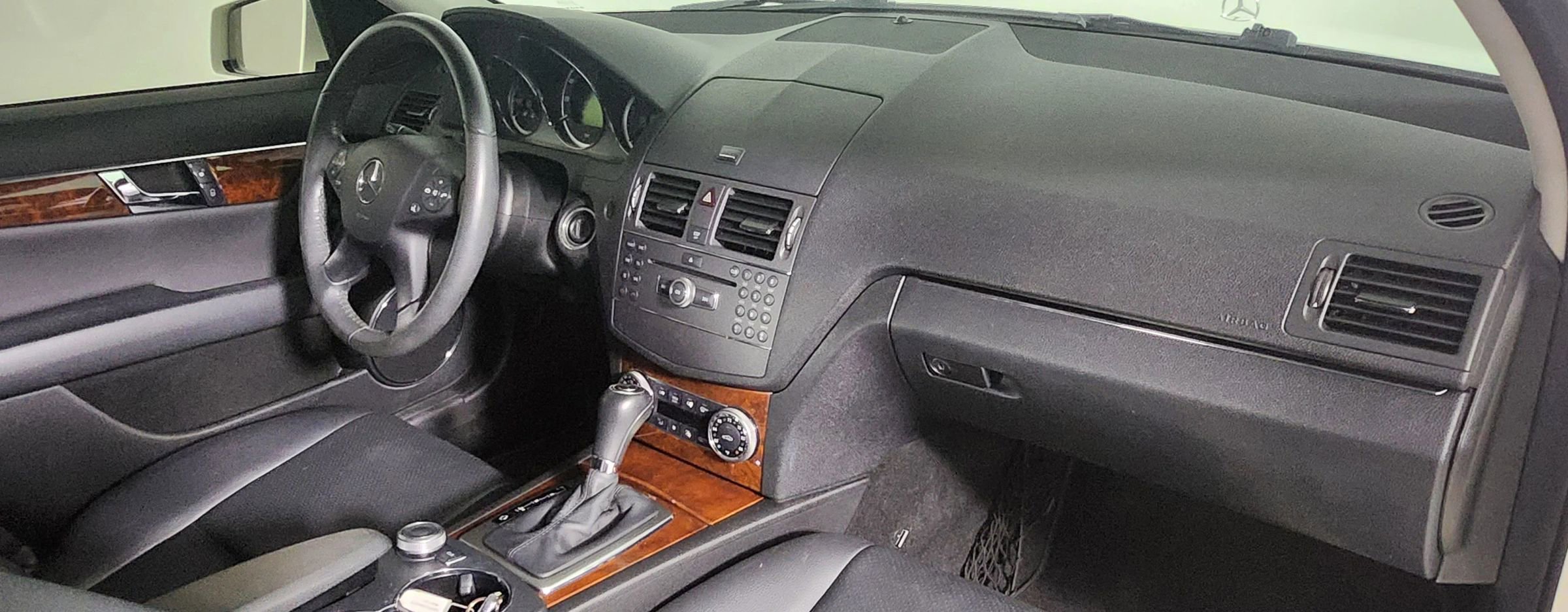 Used 2010 Mercedes-Benz C 300 C 300 Luxury Sedan 4D image 19