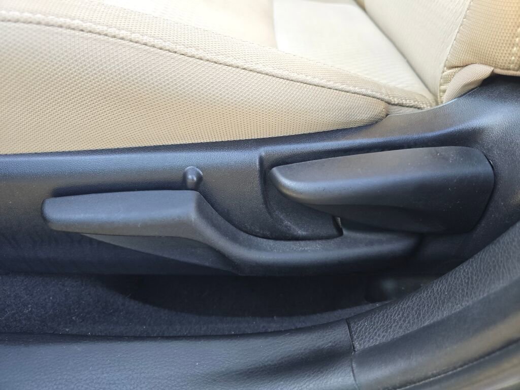 Used 2016 Toyota Corolla LE image 20