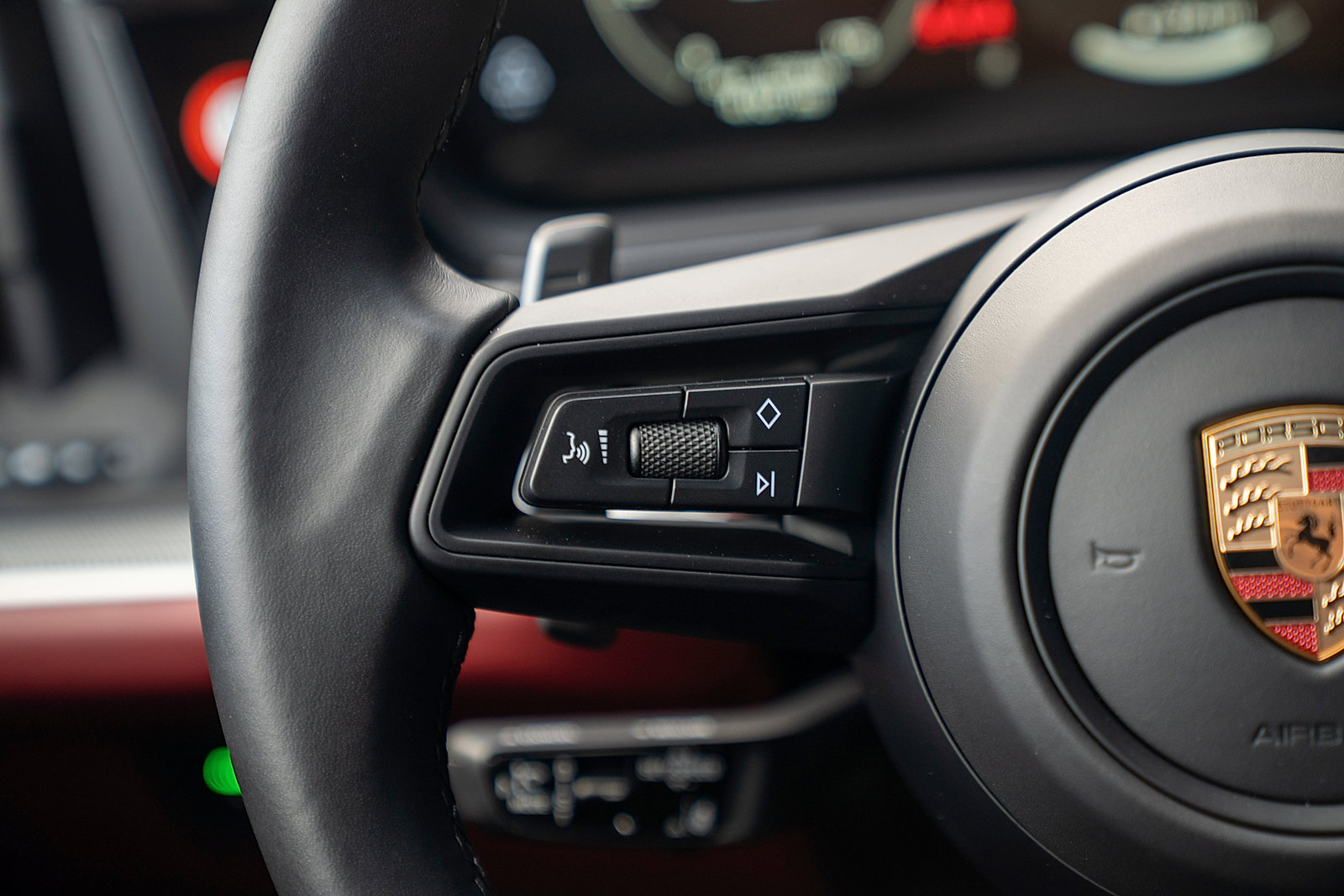 Certified 2025 Porsche Cayenne Coupe image 7