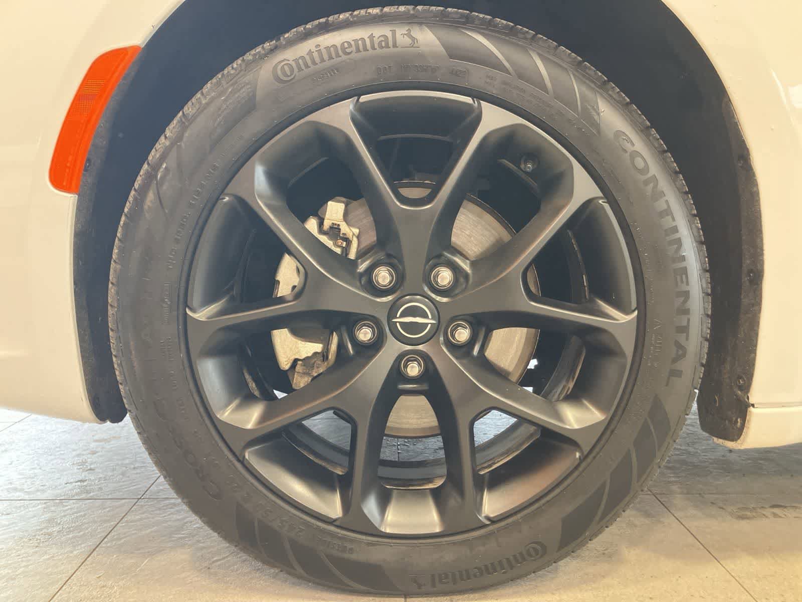 Used 2025 Chrysler Pacifica Limited image 9
