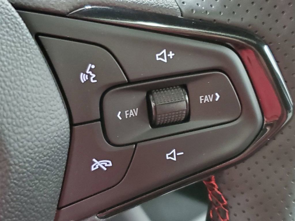 New 2026 Chevrolet Trax RS w/ Sunroof Package image 32