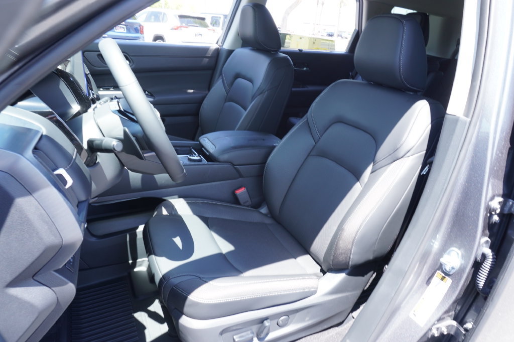 New 2026 Nissan Pathfinder SL w/ SL Premium Package AWD/4WD image 15