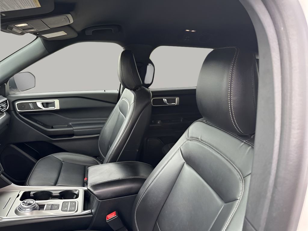 Used 2020 Ford Explorer XLT w/ Equipment Group 202A image 27