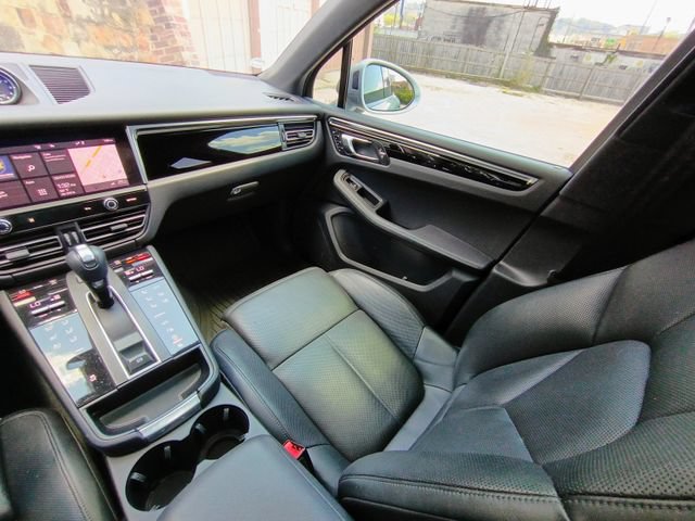 Used 2022 Porsche Macan AWD/4WD image 49
