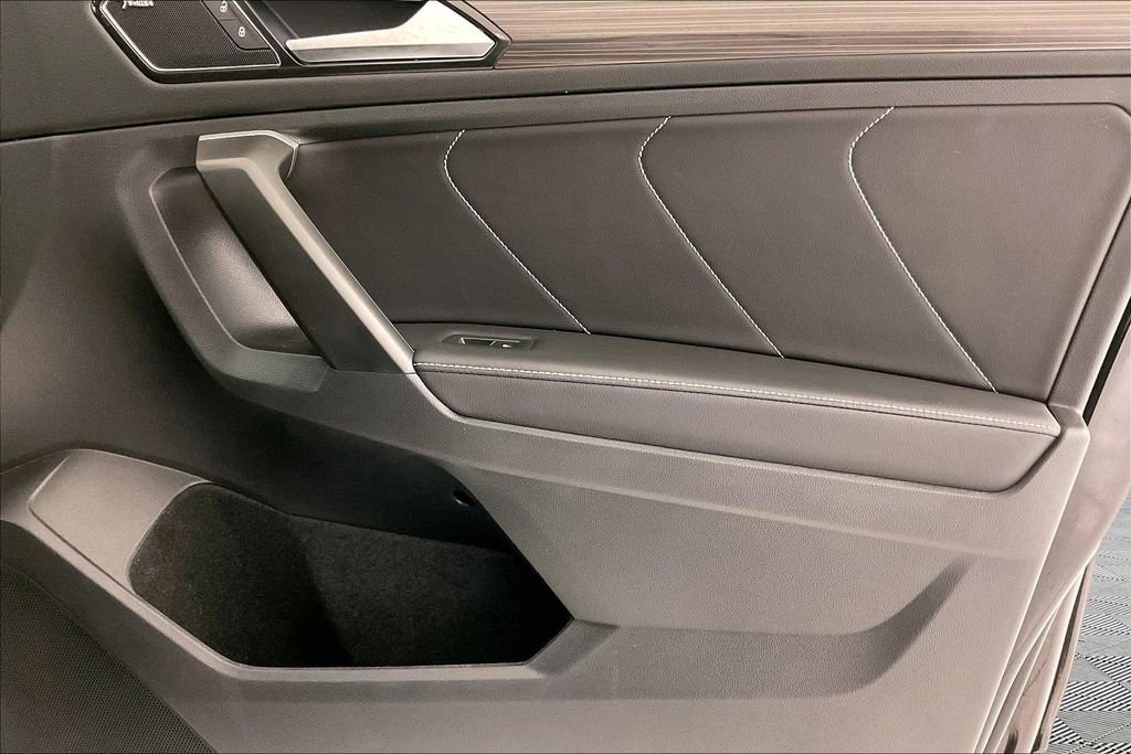 Used 2023 Volkswagen Tiguan SEL R-Line image 23