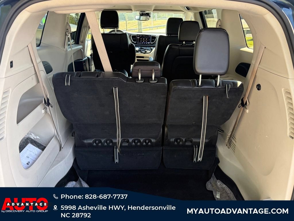 Used 2023 Chrysler Pacifica Touring-L FWD image 29