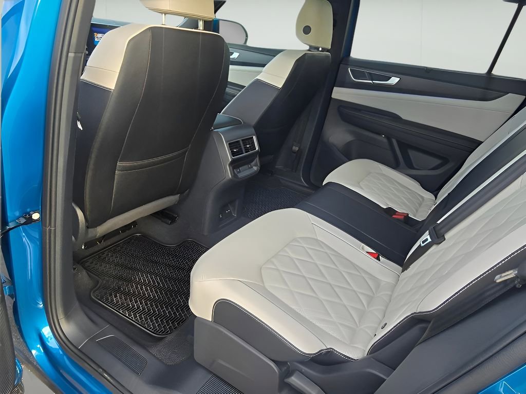 Used 2025 Volkswagen Atlas Cross Sport SEL Premium R-Line image 15