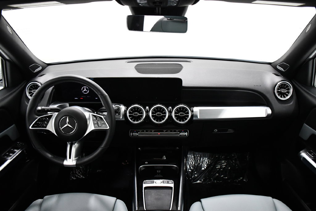 Used 2026 Mercedes-Benz GLB 250 4MATIC image 9
