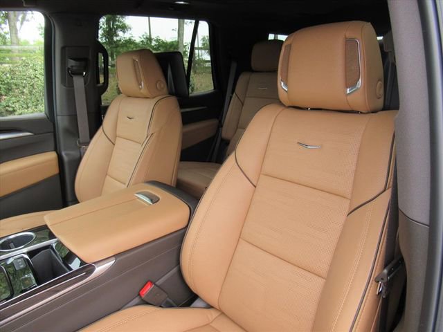 New 2026 Cadillac Escalade Luxury w/ LPO, Radiant Package AWD/4WD image 19