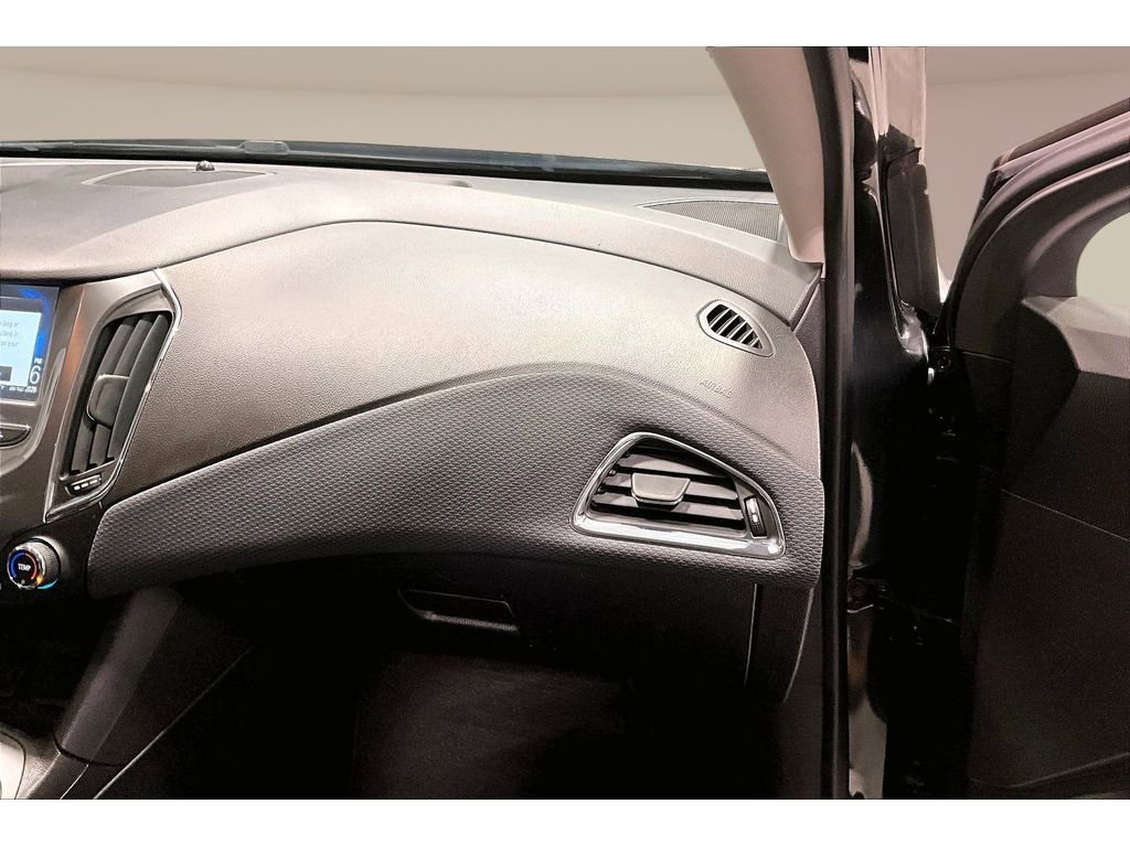 Used 2018 Chevrolet Cruze LT w/ Convenience Package image 17