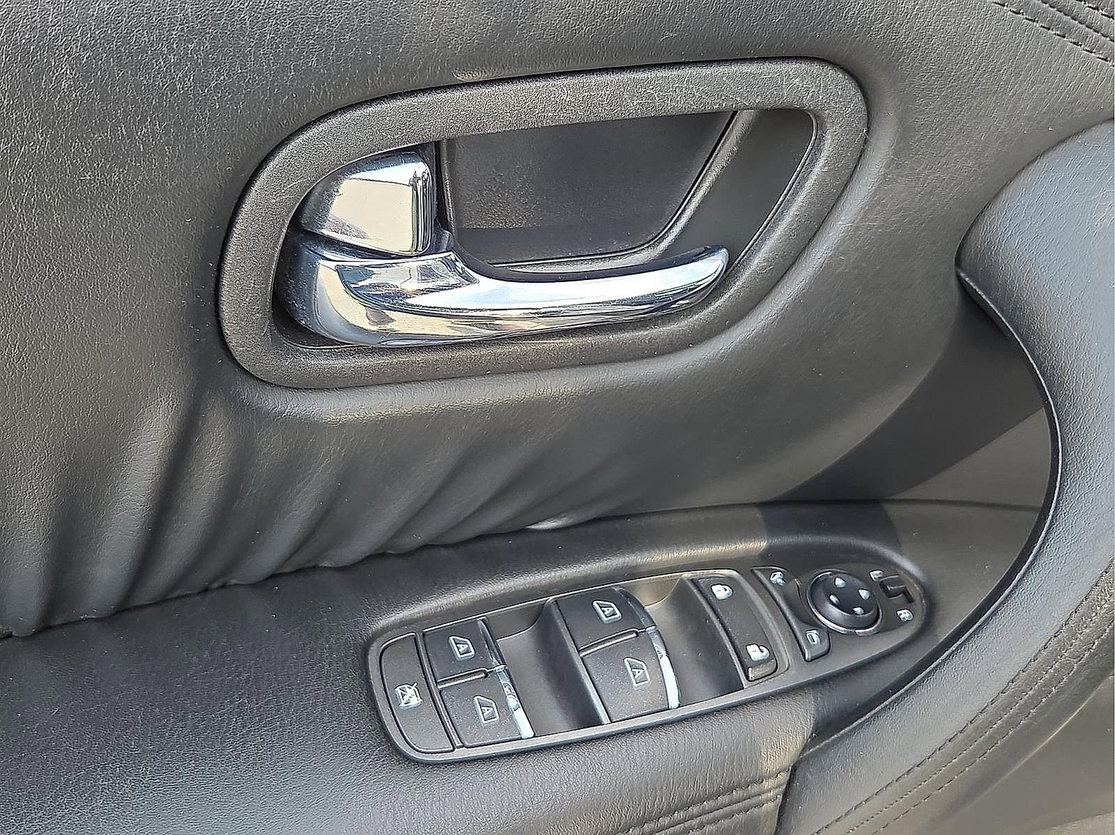 Used 2024 Nissan Armada SL image 14