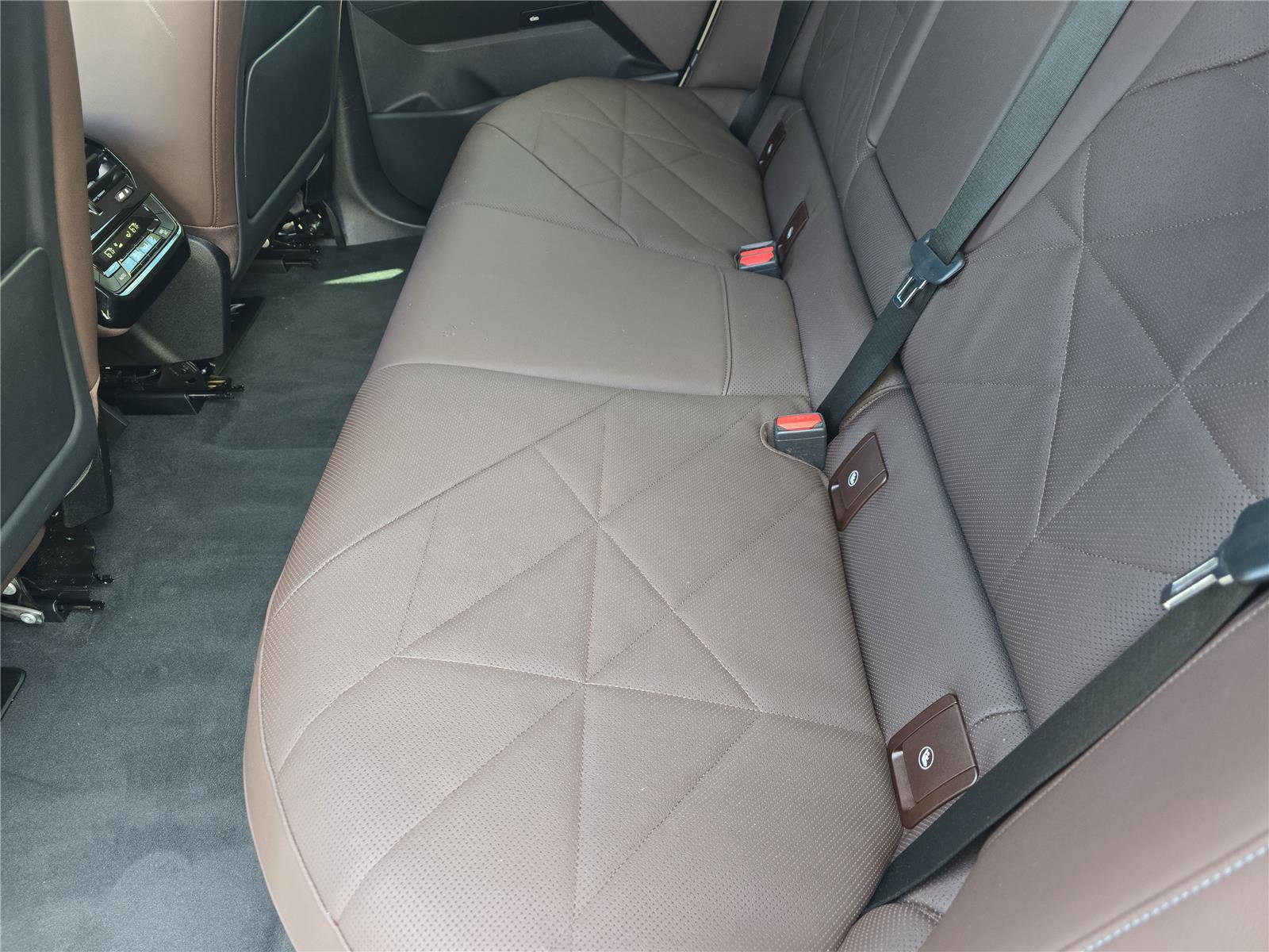 Used 2023 BMW iX xDrive50 w/ Sport Package image 12