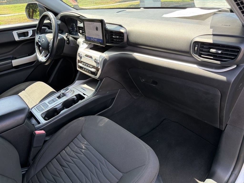 Certified 2021 Ford Explorer XLT RWD image 29