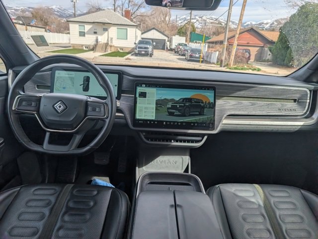 Used 2025 Rivian R1S Adventure image 7
