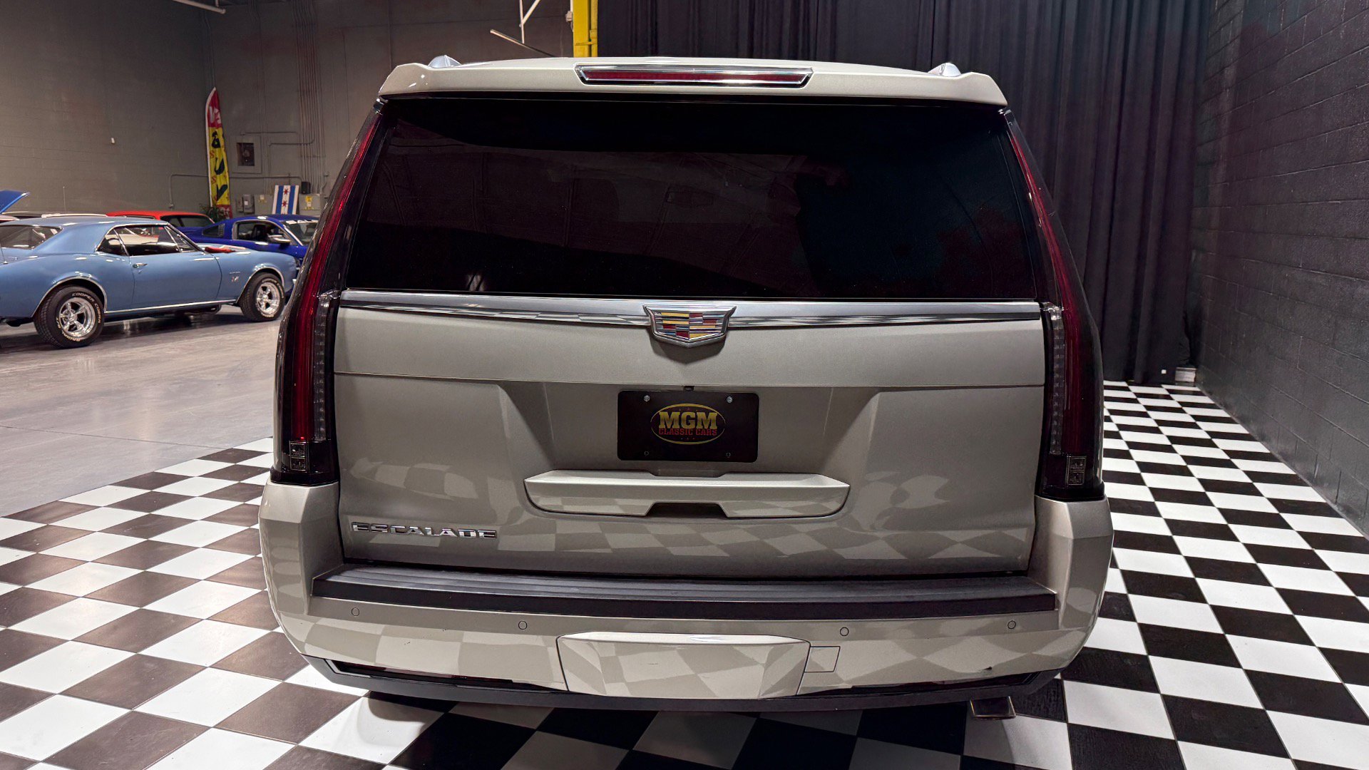 Used 2015 Cadillac Escalade Luxury image 9