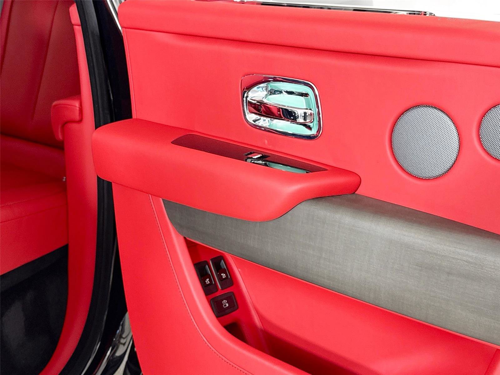 Used 2025 Rolls-Royce Cullinan image 30