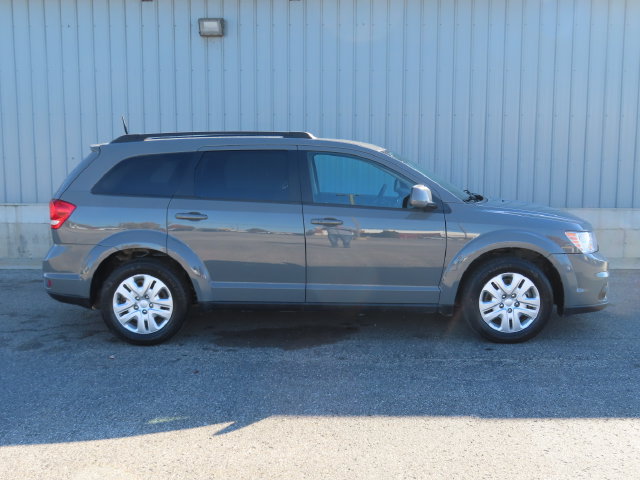 Used 2019 Dodge Journey SE FWD image 2