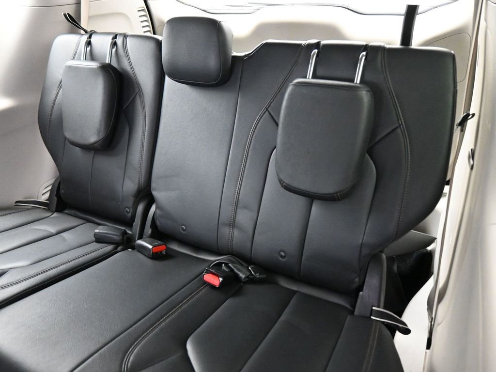 Used 2017 Chrysler Pacifica Touring-L w/ Tire & Wheel Group image 18