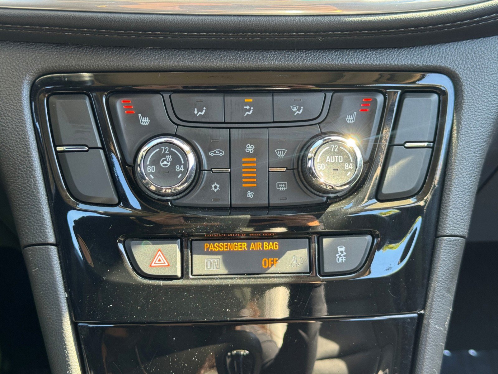 Used 2019 Buick Encore Essence FWD image 28