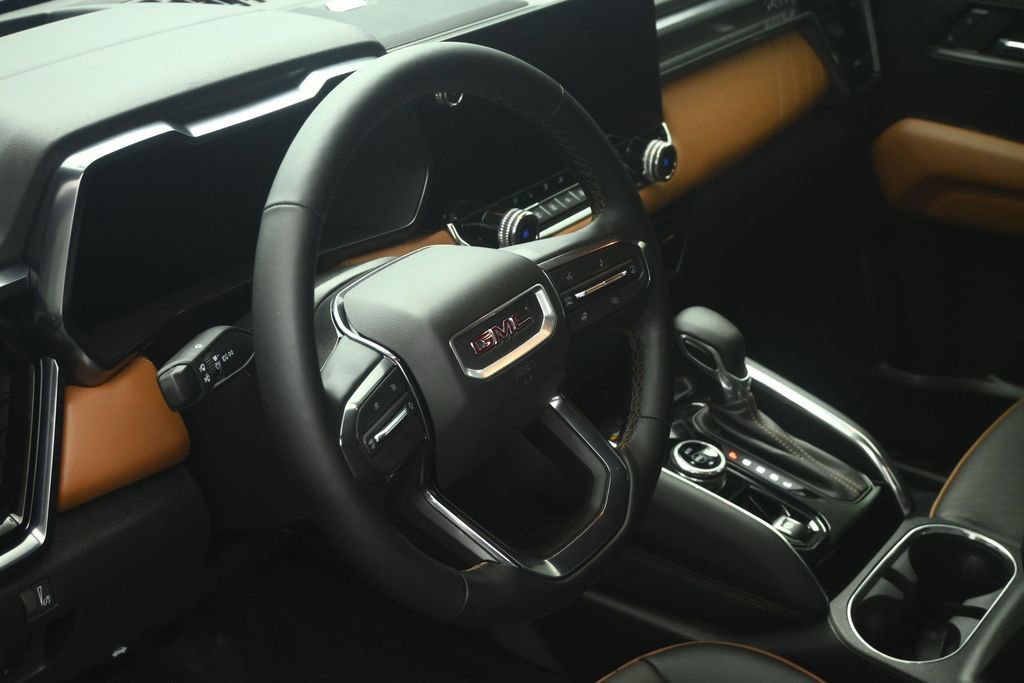 Used 2025 GMC Canyon AT4 w/ Technology Plus Package AWD/4WD image 34