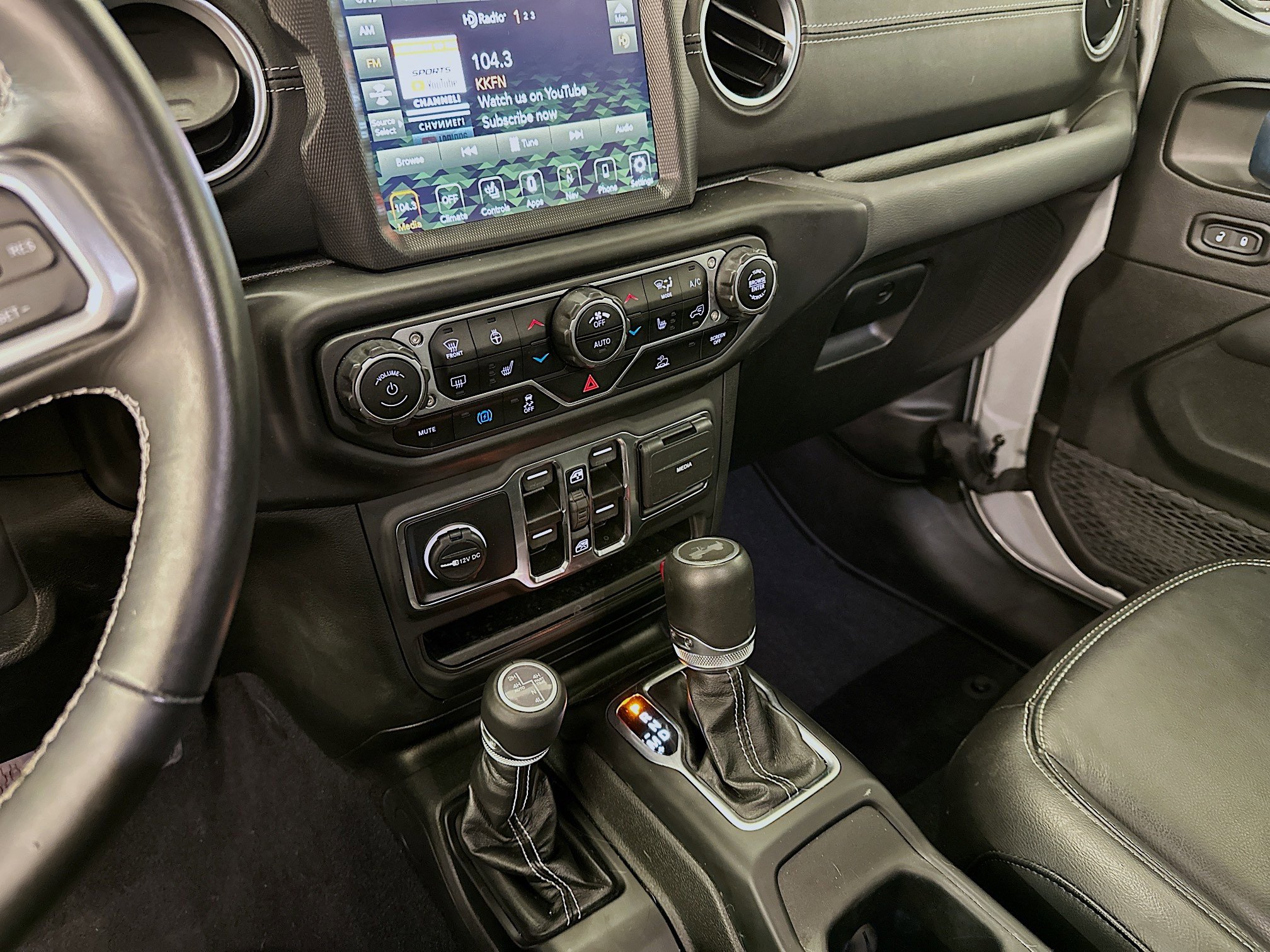 Used 2023 Jeep Wrangler Sahara w/ Cold Weather Group image 26