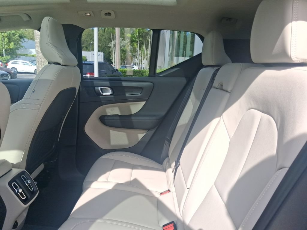 Used 2025 Volvo XC40 B5 Ultra w/ Protection Package Premier AWD/4WD image 8