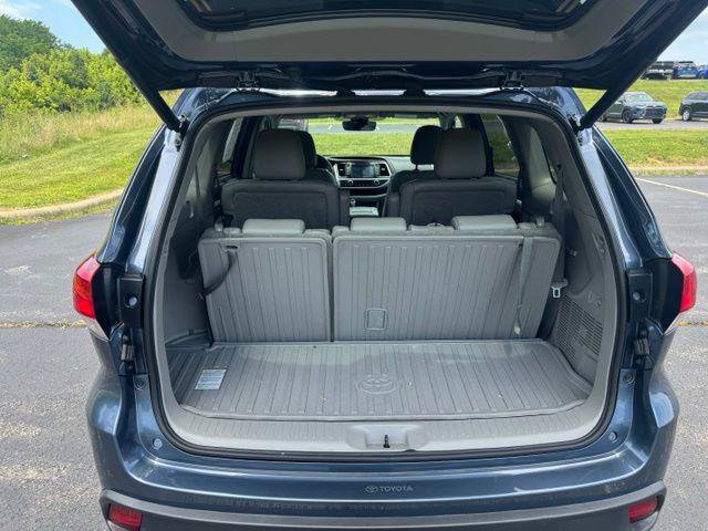 Certified 2019 Toyota Highlander XLE AWD/4WD image 13
