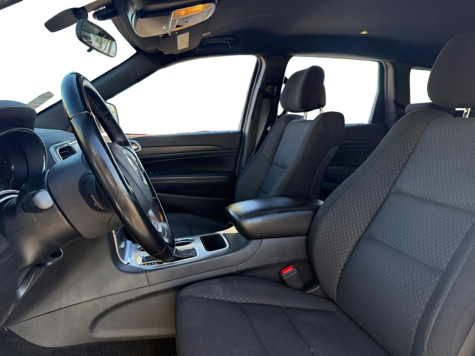 Used 2021 Jeep Grand Cherokee Laredo image 9