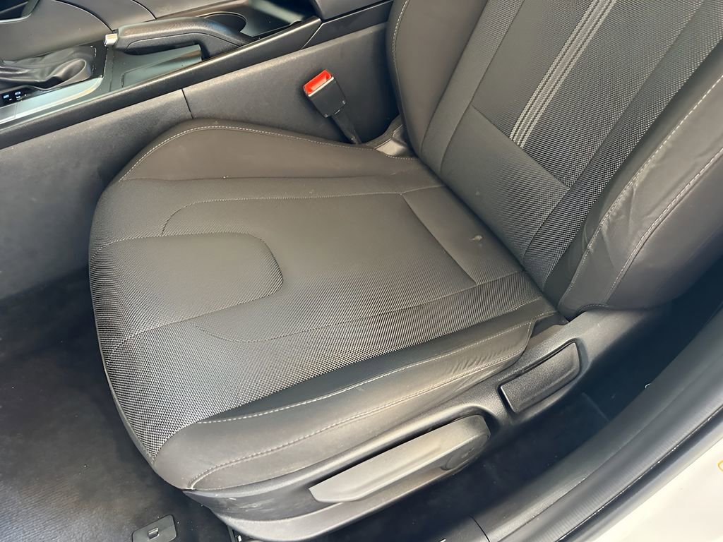 Used 2025 Hyundai Elantra SE FWD image 11