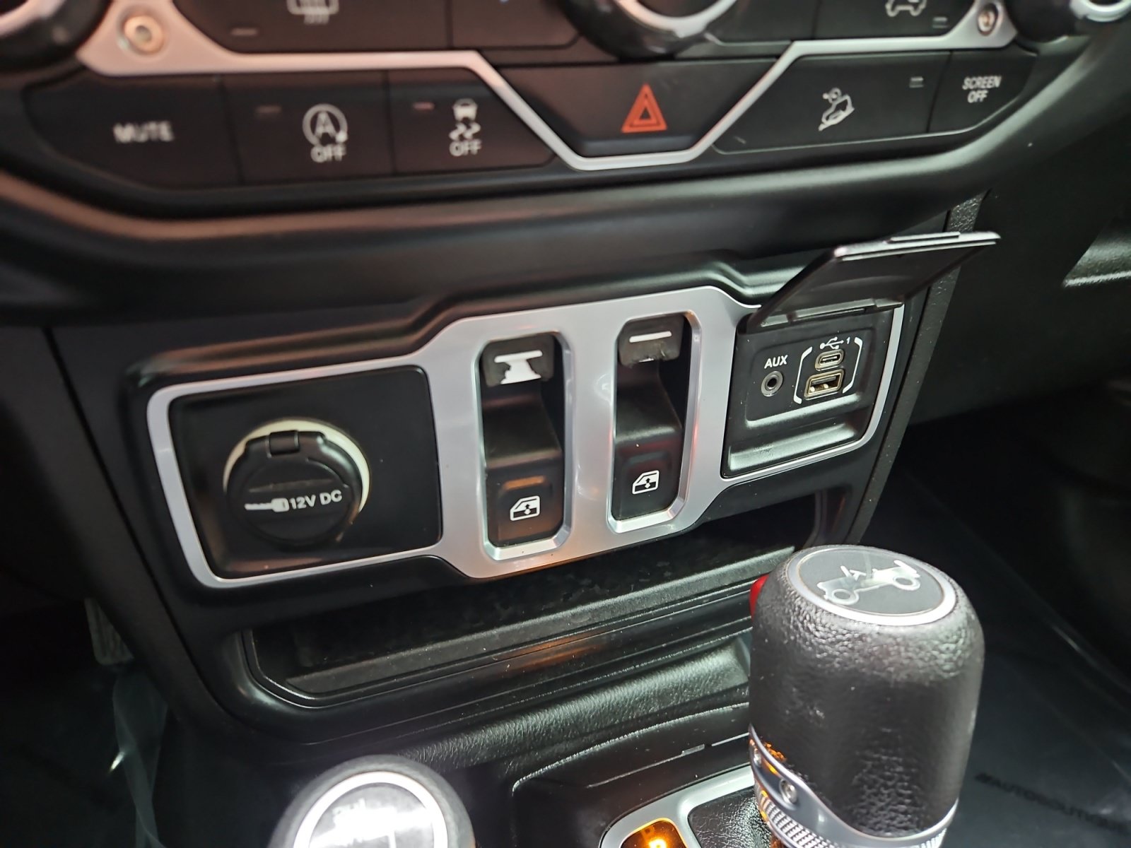 Used 2018 Jeep Wrangler Sport AWD/4WD image 19