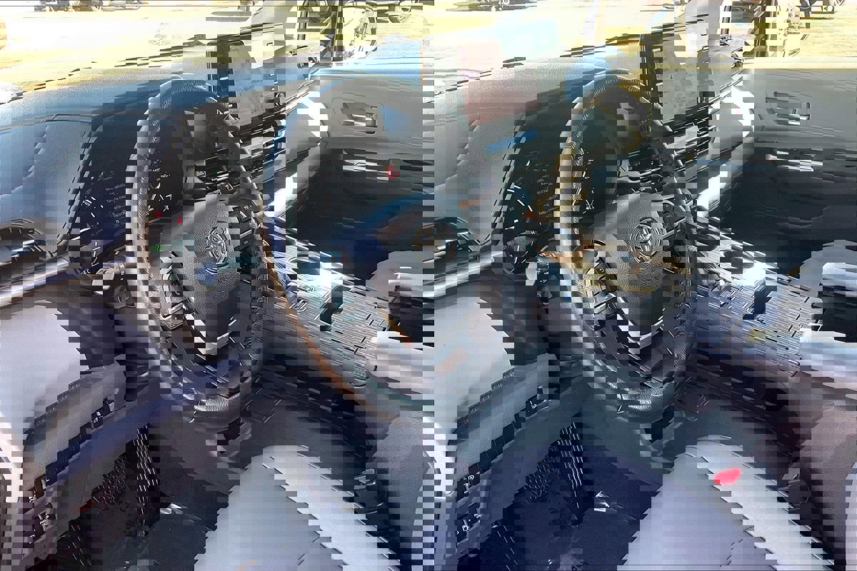 Used 2023 Toyota Sienna XLE image 10