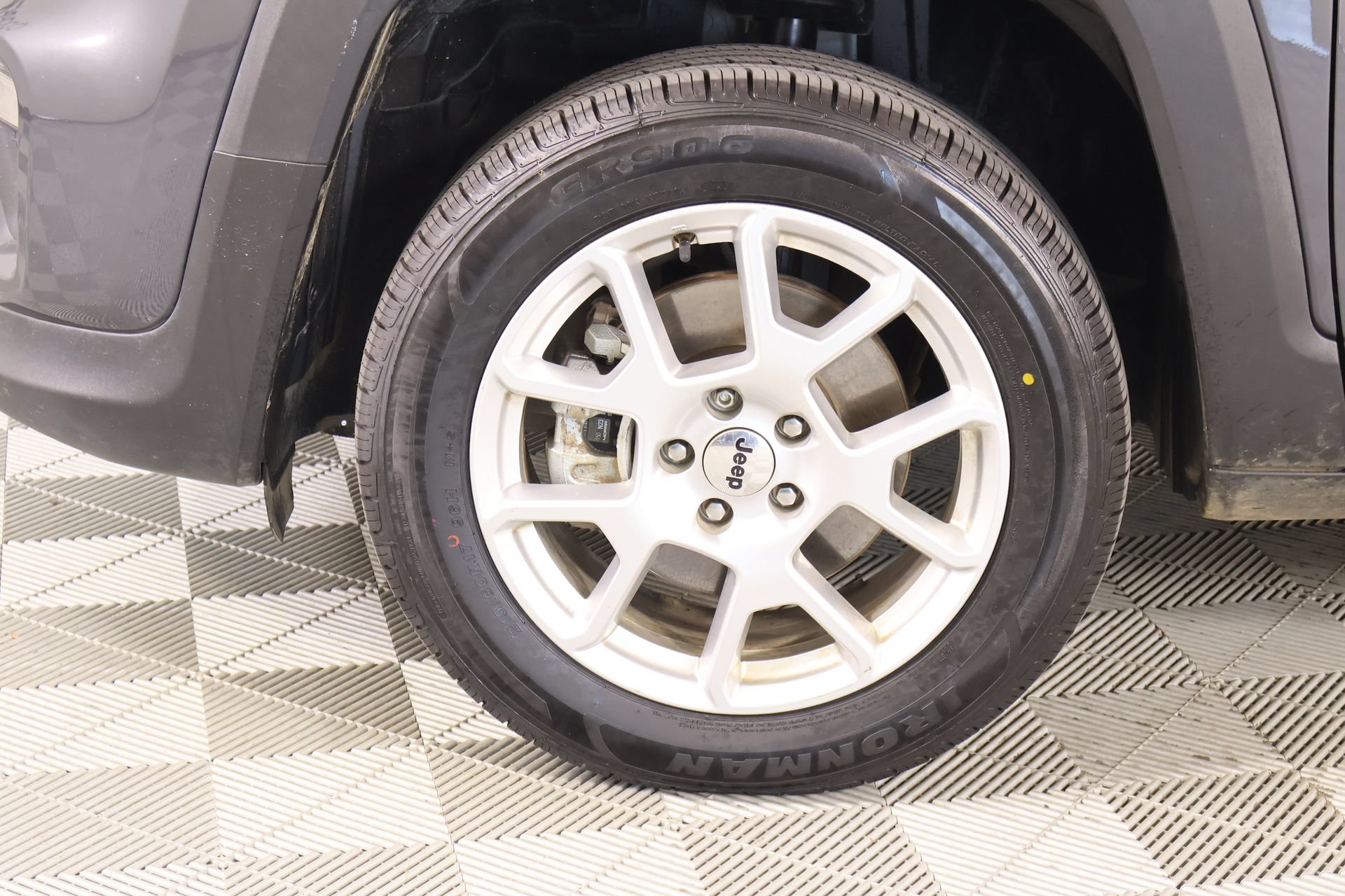 Used 2023 Jeep Renegade Latitude AWD/4WD image 18