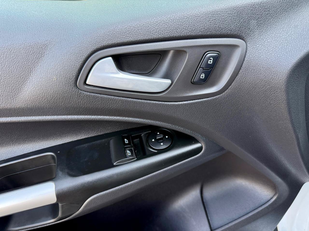 Used 2018 Ford Transit Connect XLT FWD image 12