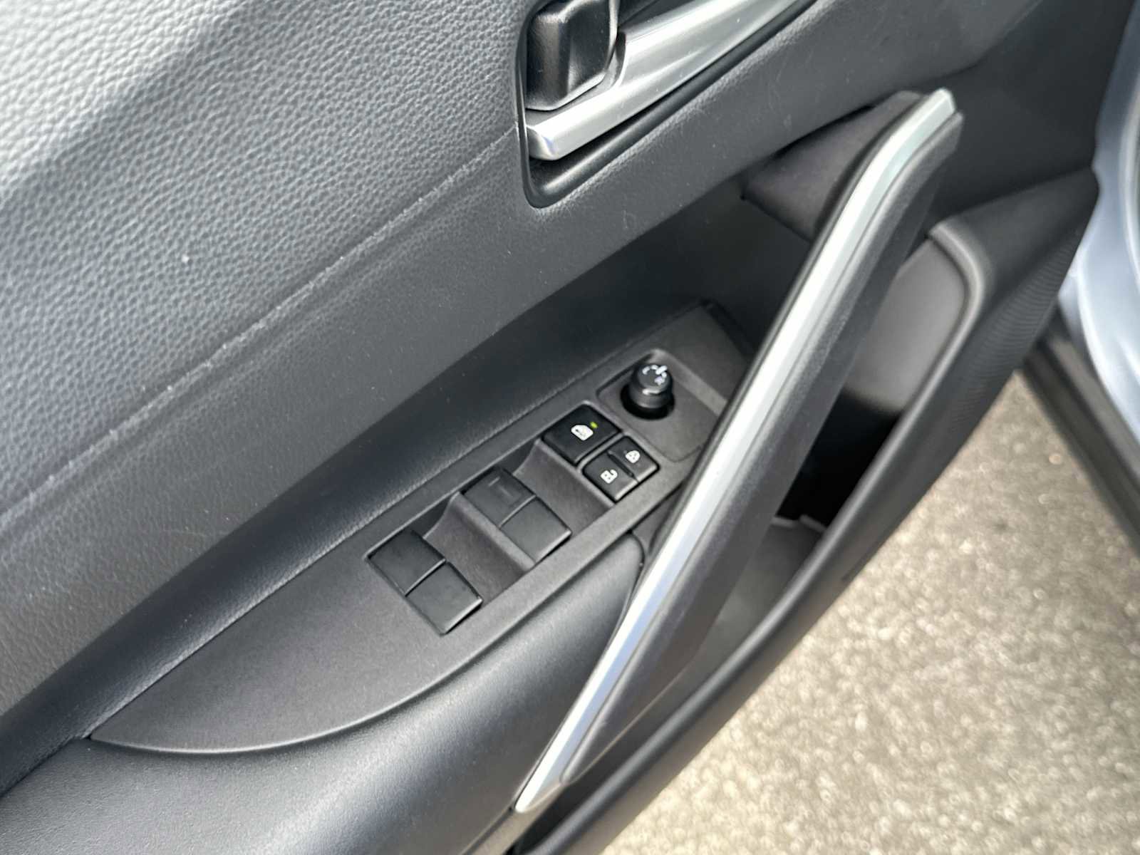 Used 2024 Toyota Corolla Cross XLE FWD image 15