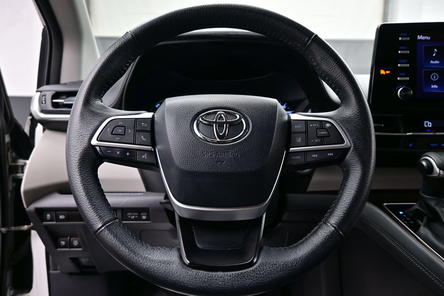 Used 2024 Toyota Sienna XLE AWD/4WD image 25