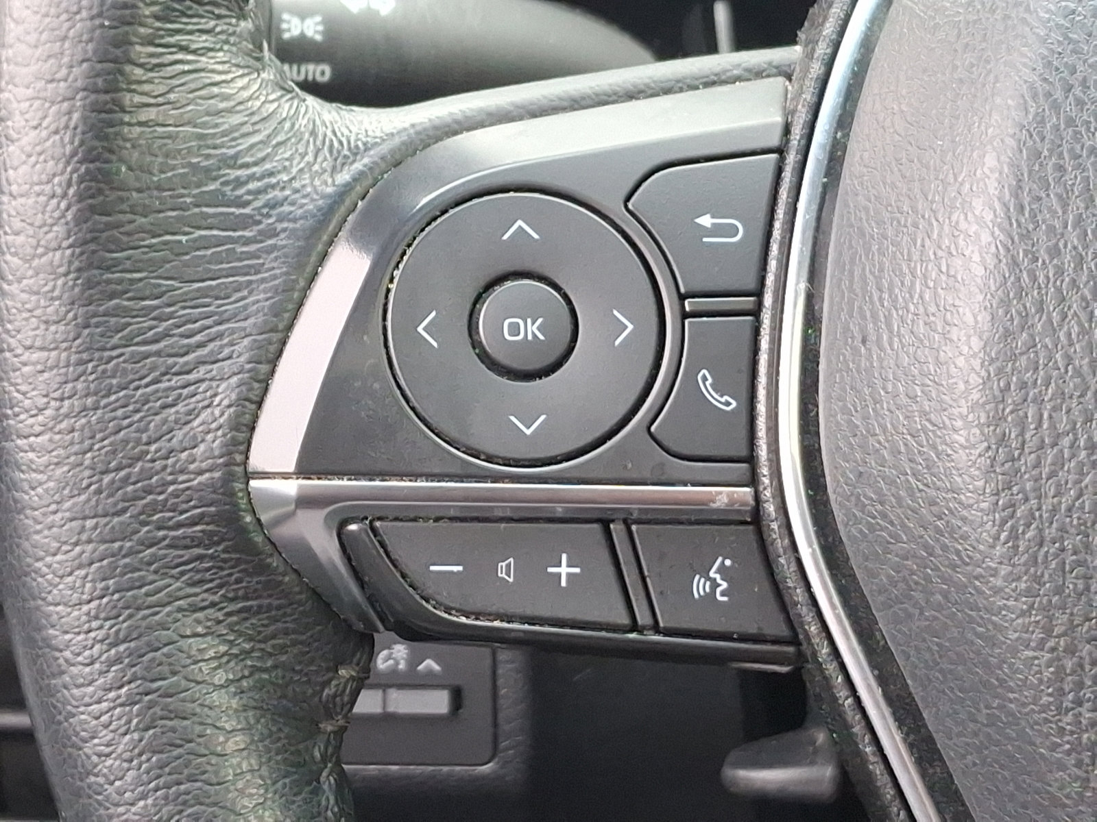 Used 2021 Toyota Avalon XLE image 22