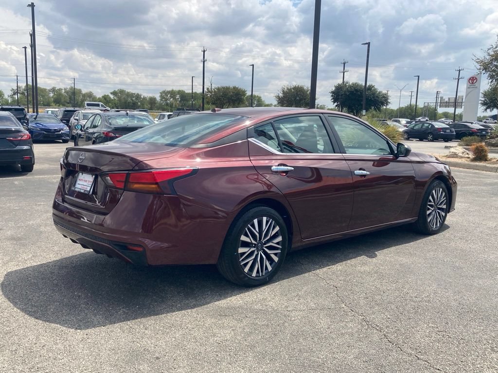 Used 2025 Nissan Altima 2.5 SV FWD image 5