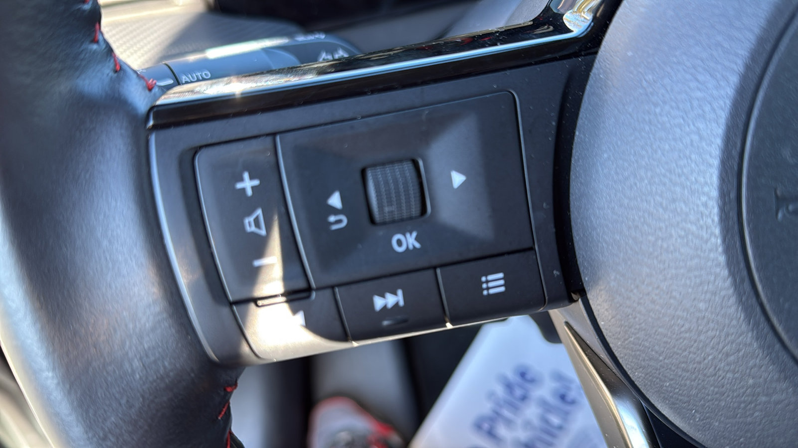 Certified 2025 Nissan Kicks SR image 10