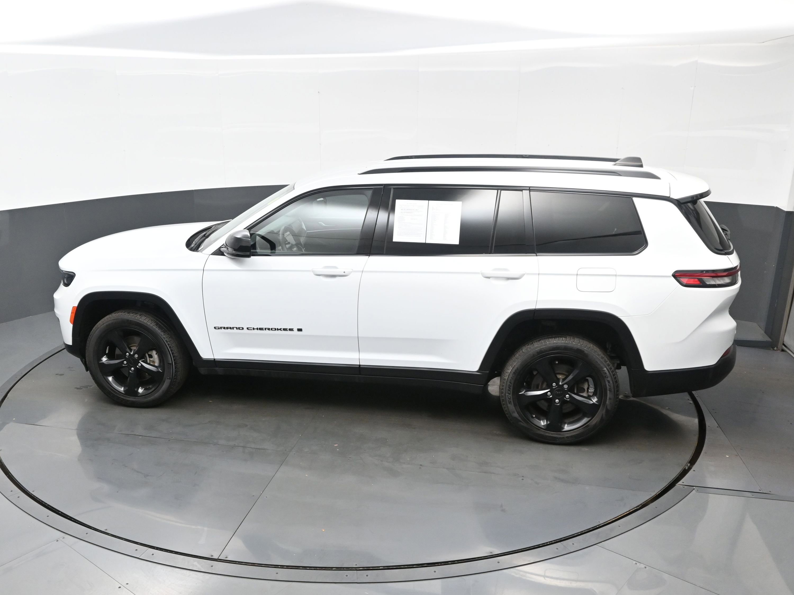 Used 2023 Jeep Grand Cherokee L Limited w/ Black Appearance Package image 37