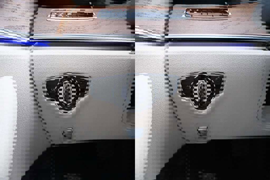 Used 2018 Mercedes-Benz E 300 w/ Premium 3 Package (Q03) image 40