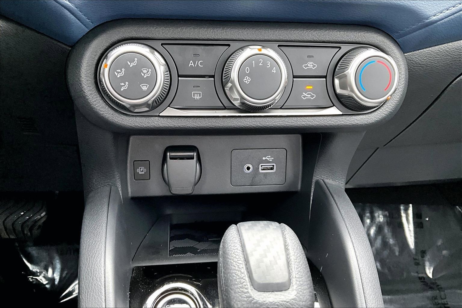 Used 2025 Nissan Versa SV w/ Trunk Package image 8