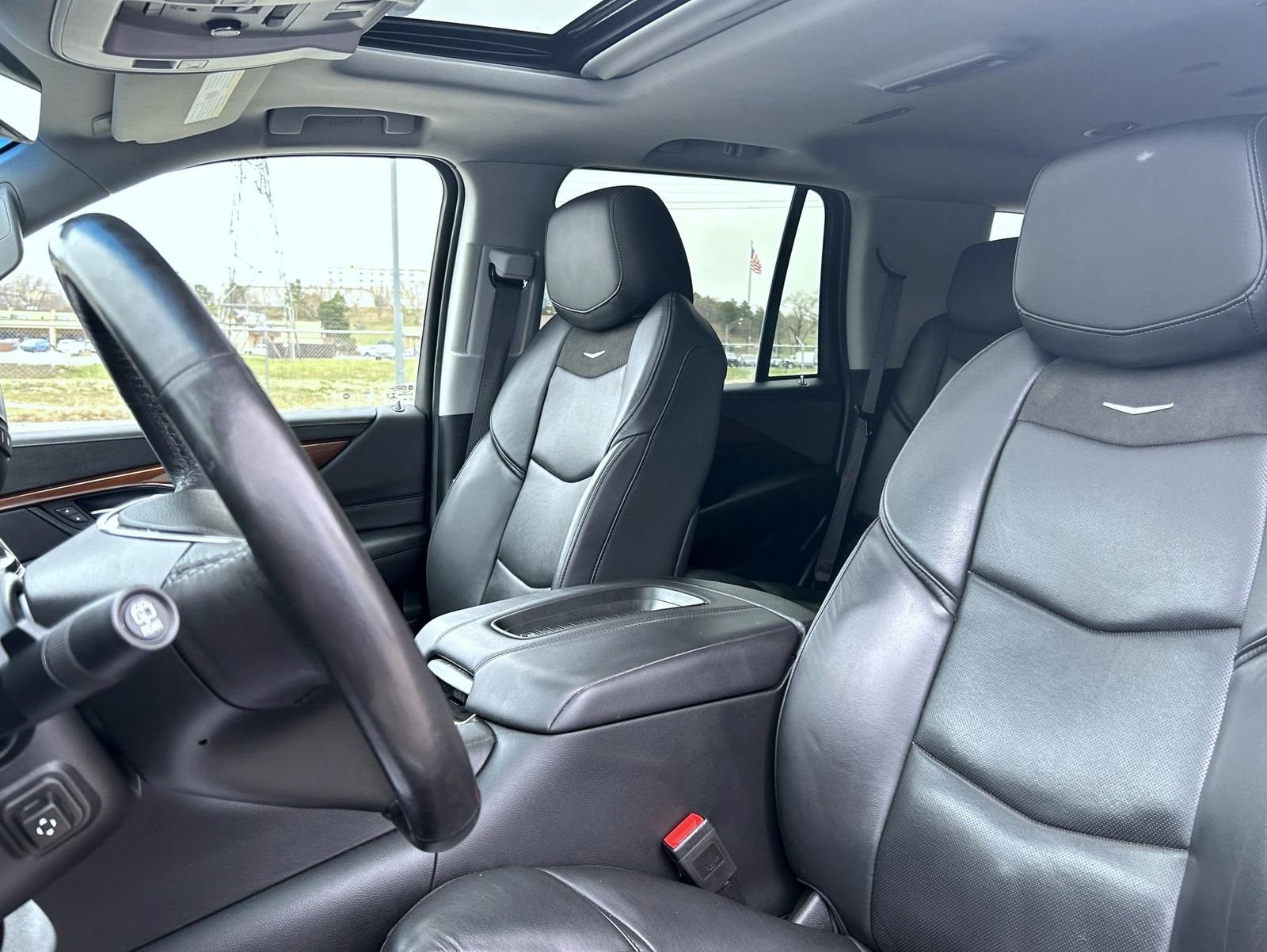 Used 2019 Cadillac Escalade Luxury AWD/4WD image 17