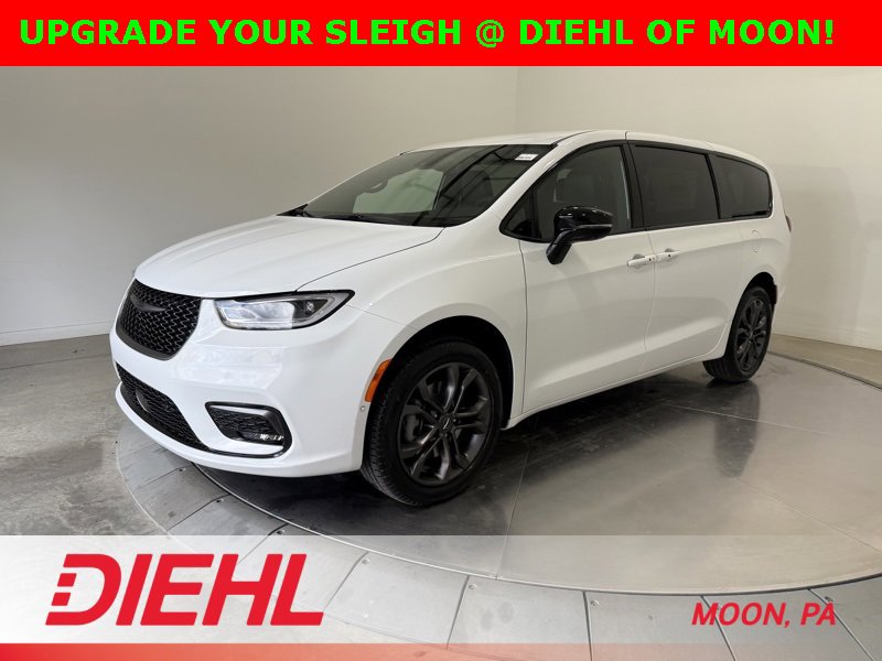 New 2026 Chrysler Pacifica Select image 3