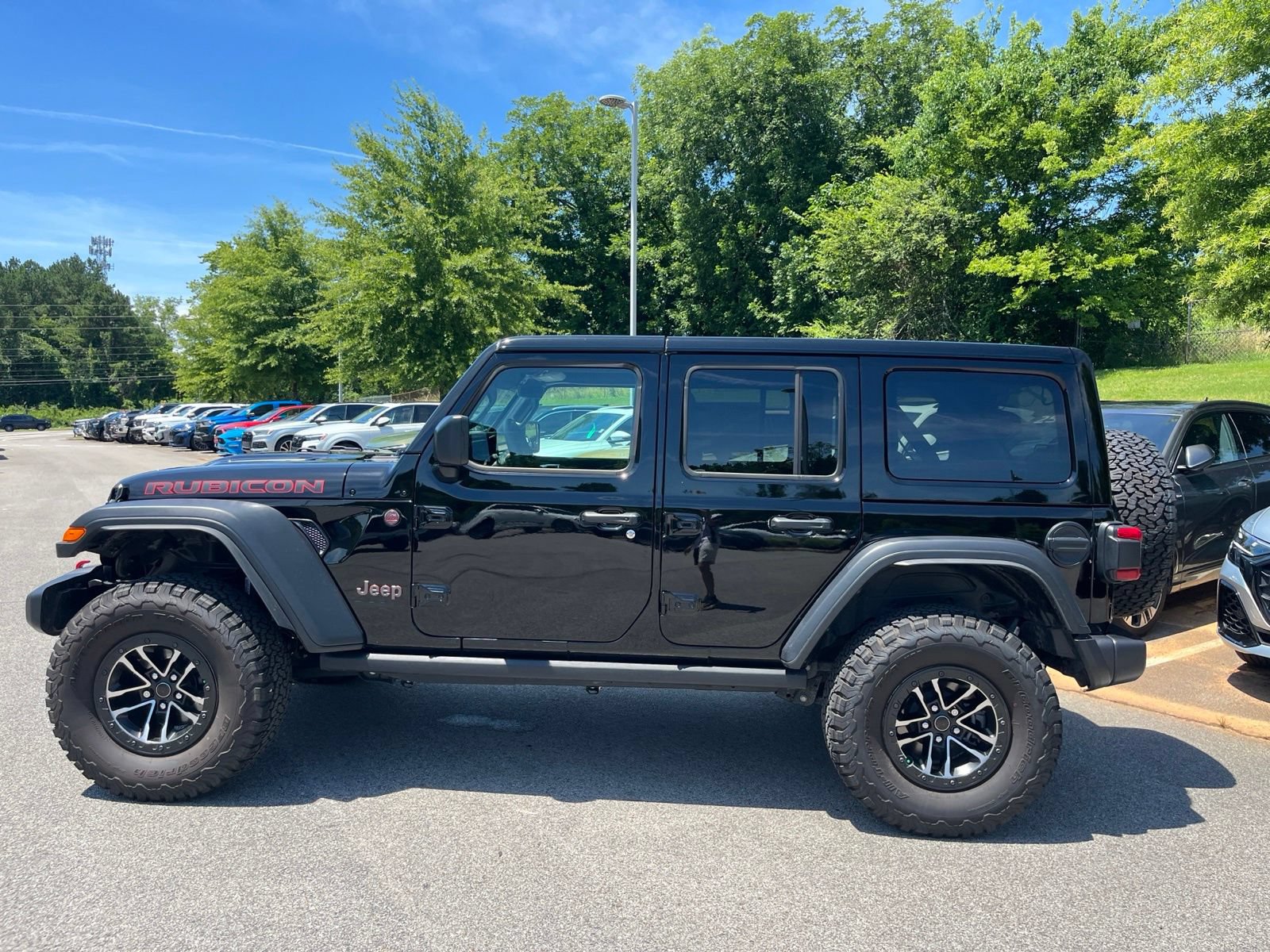 Used 2024 Jeep Wrangler Unlimited Rubicon w/ XTREMEE 35" Tire Package AWD/4WD image 9