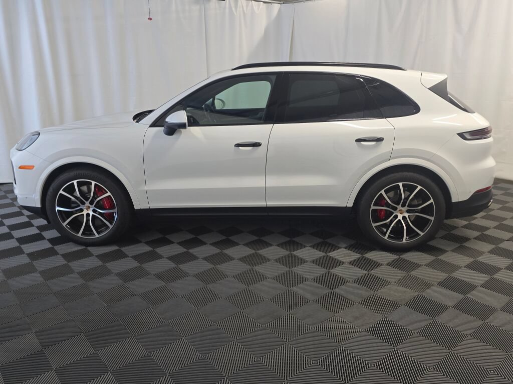 Certified 2025 Porsche Cayenne S AWD/4WD image 2